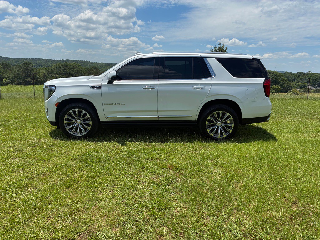 2021 GMC Yukon Image 2