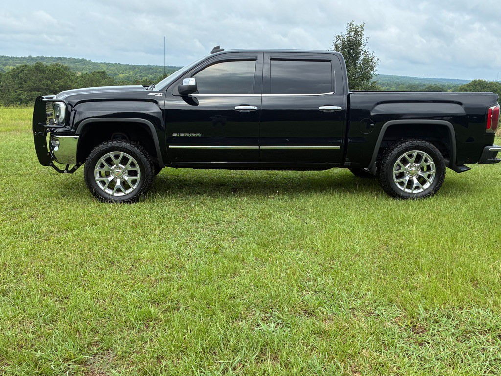 2018 GMC Sierra Image 2
