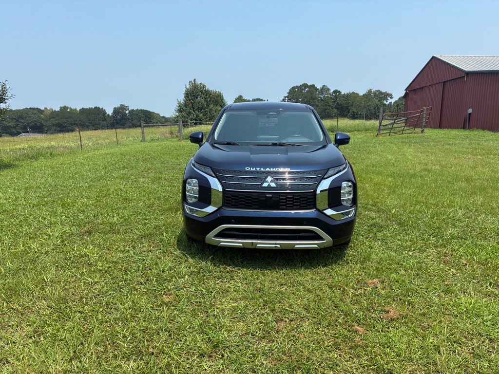 2023 Mitsubishi Outlander Image 3