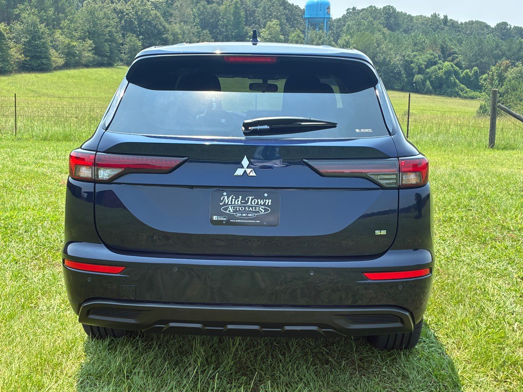 2023 Mitsubishi Outlander Image 8