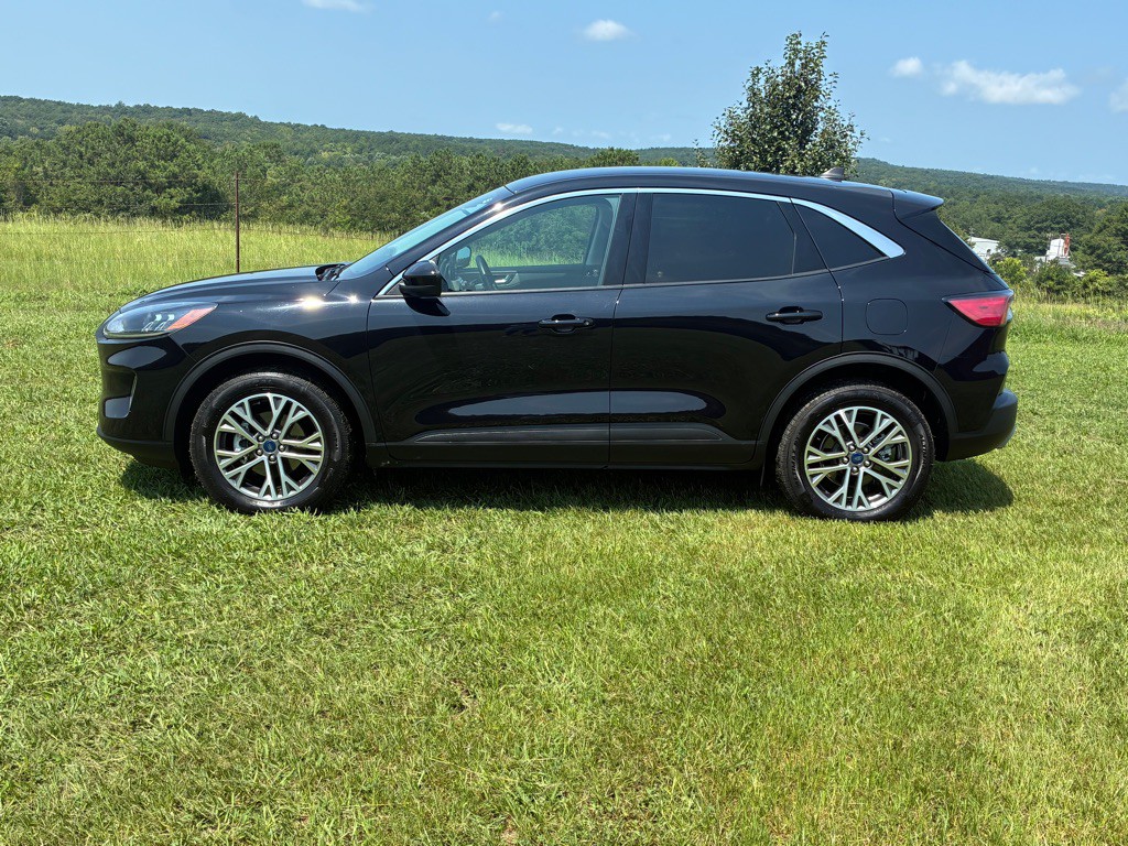 2022 Ford Escape Image 2