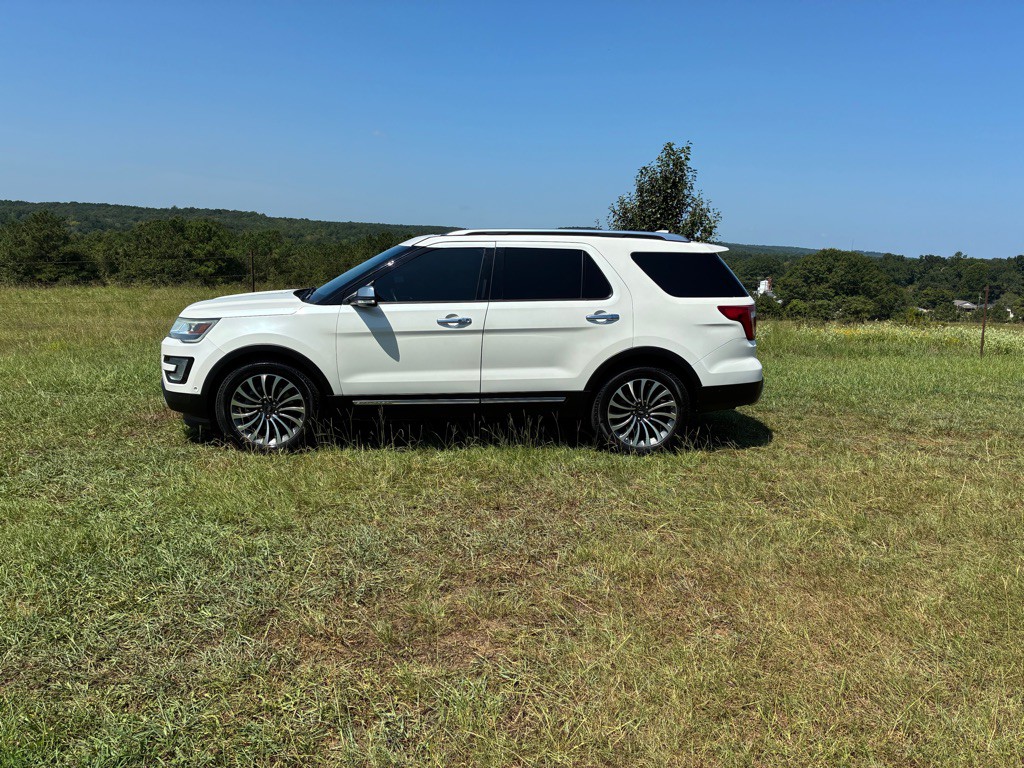 2017 Ford Explorer Image 1