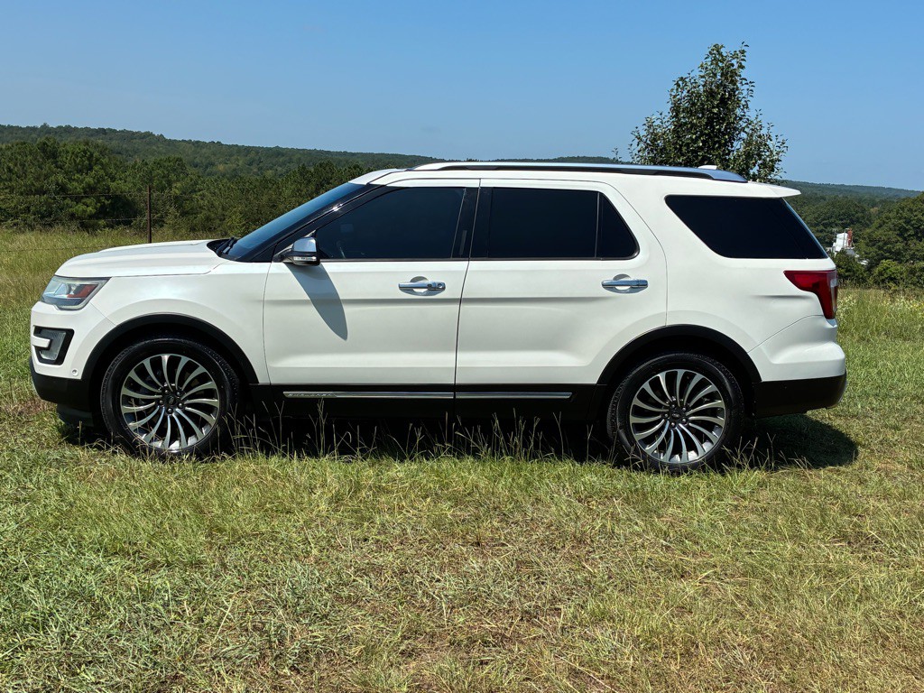2017 Ford Explorer Image 2