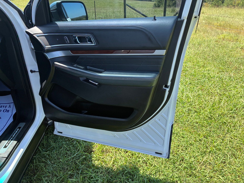 2017 Ford Explorer Image 34