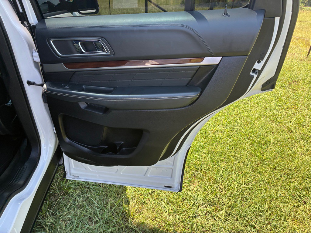 2017 Ford Explorer Image 35