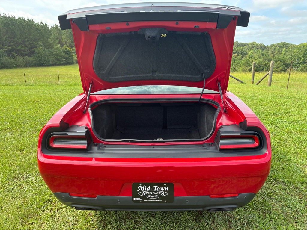 2016 Dodge Challenger Image 11