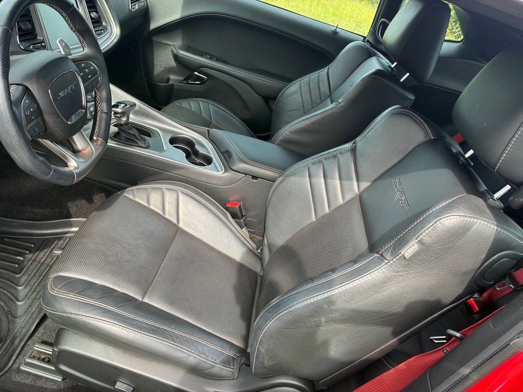 2016 Dodge Challenger Image 13
