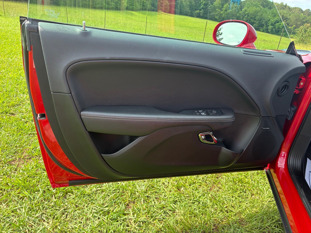 2016 Dodge Challenger Image 16