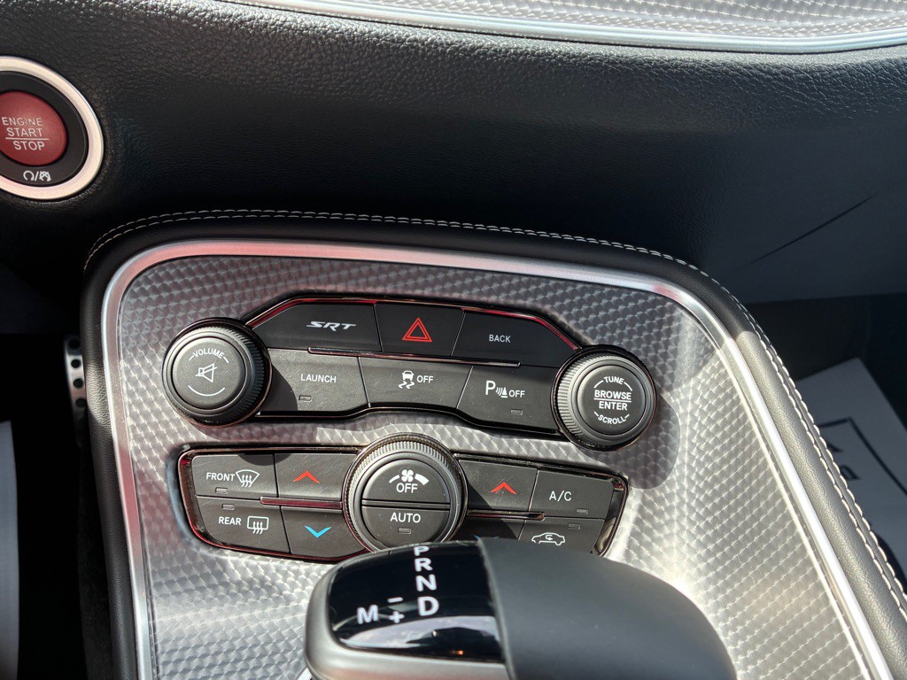 2016 Dodge Challenger Image 21
