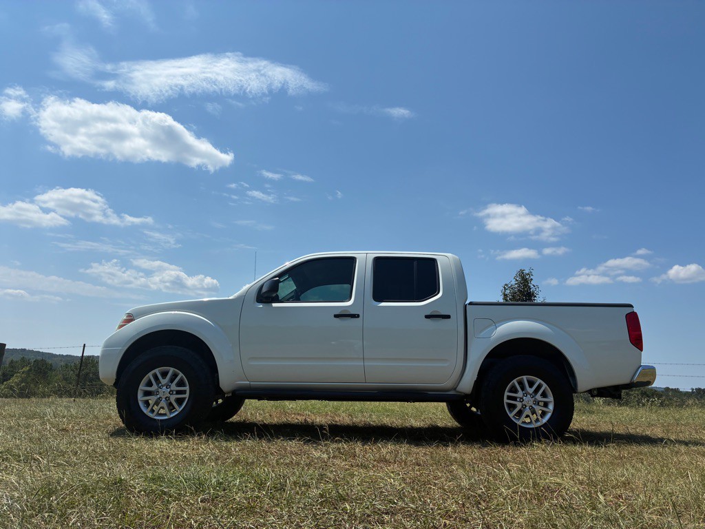 2014 Nissan Frontier Image 2