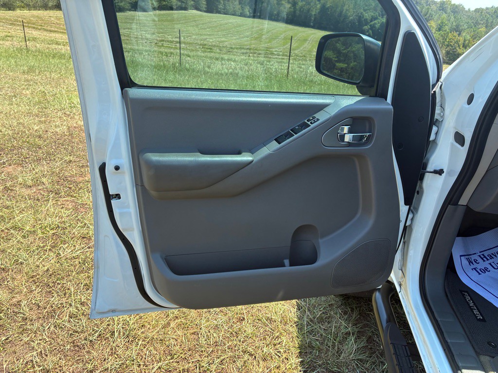 2014 Nissan Frontier Image 13