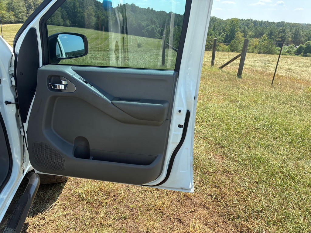 2014 Nissan Frontier Image 15