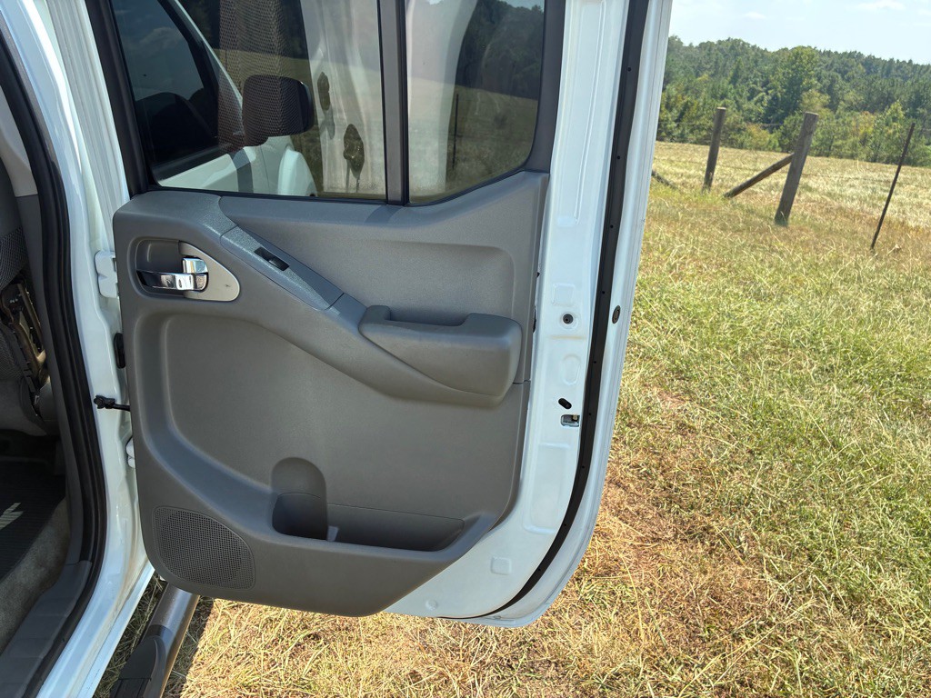 2014 Nissan Frontier Image 16