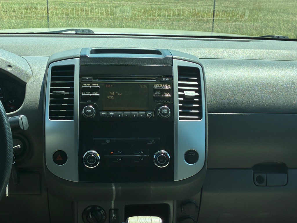 2014 Nissan Frontier Image 24