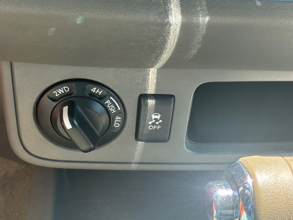 2014 Nissan Frontier Image 28