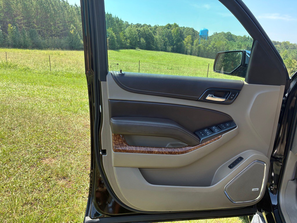 2019 Chevrolet Suburban Image 12
