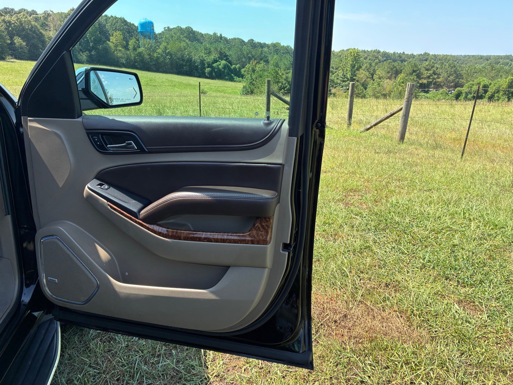 2019 Chevrolet Suburban Image 14