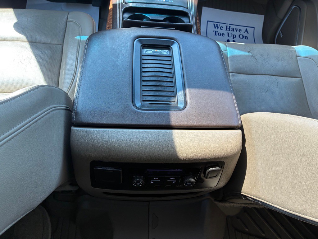 2019 Chevrolet Suburban Image 25