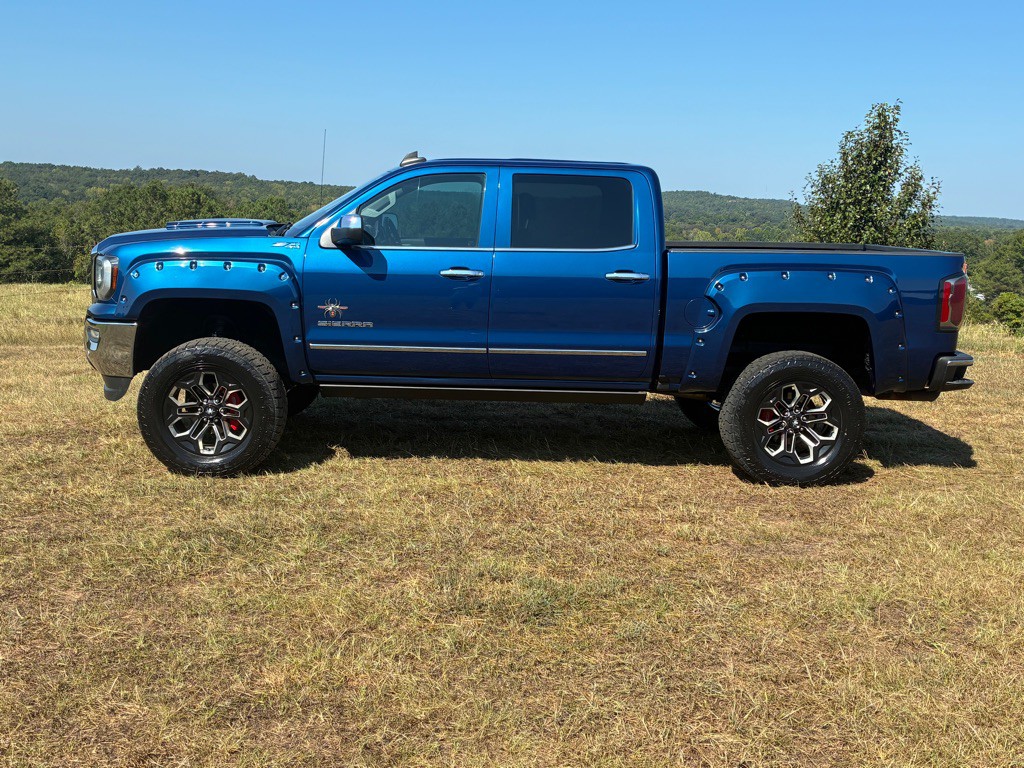 2017 GMC Sierra Image 2