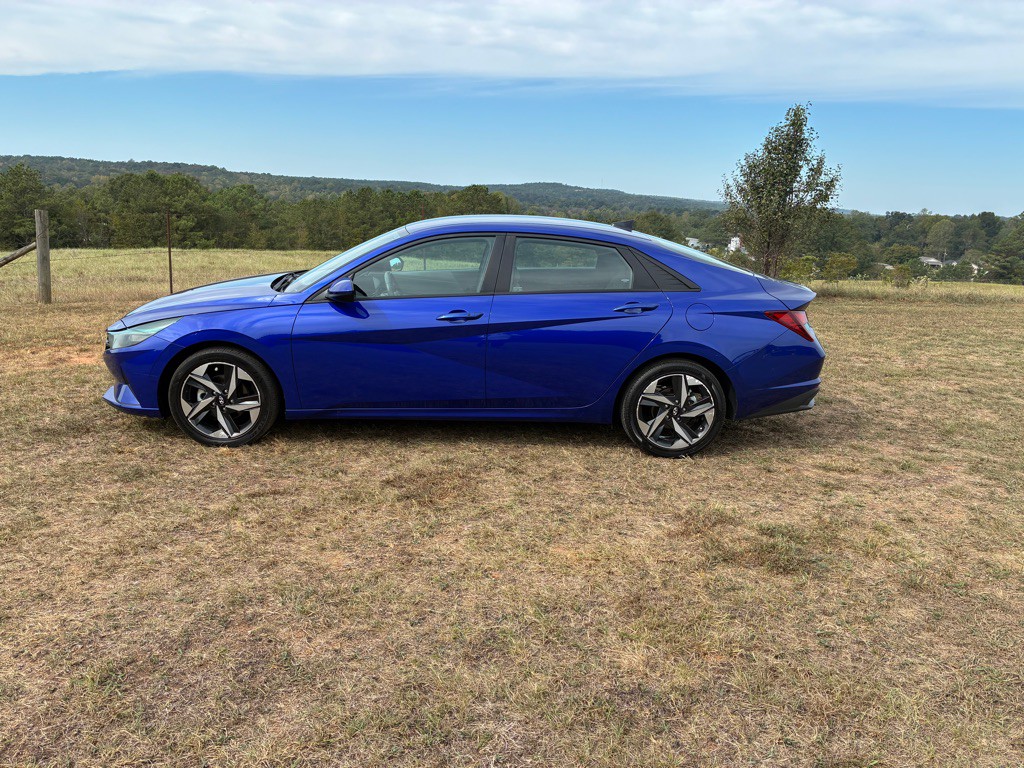 2023 Hyundai Elantra Image 1