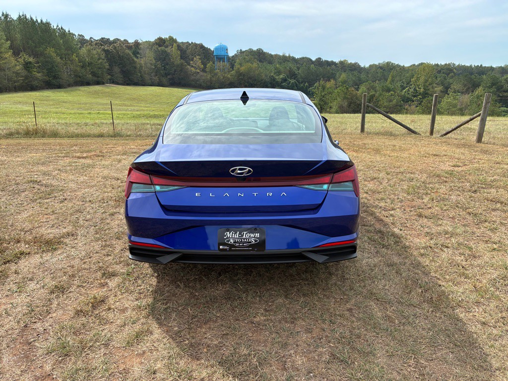 2023 Hyundai Elantra Image 4