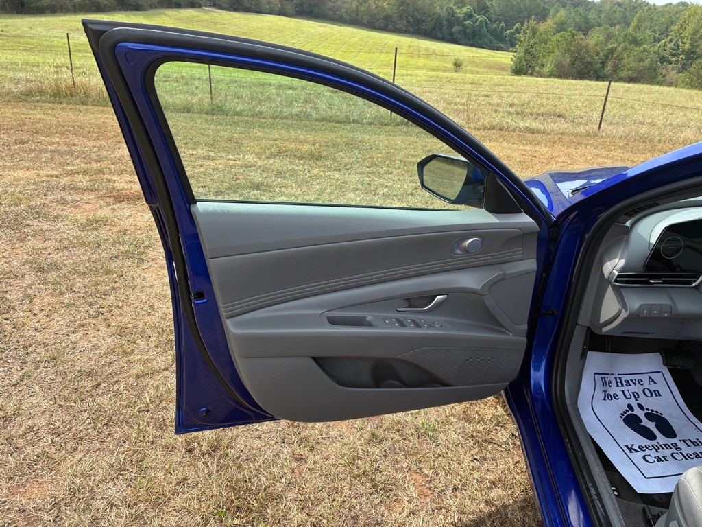 2023 Hyundai Elantra Image 6