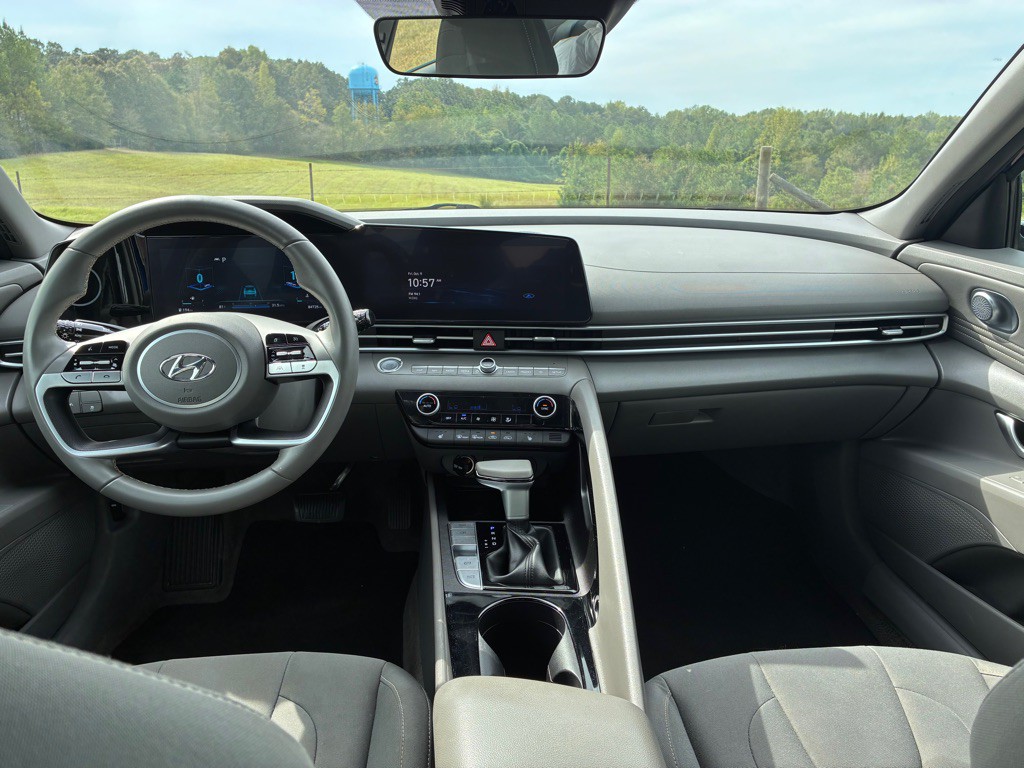 2023 Hyundai Elantra Image 12