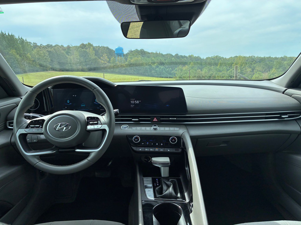 2023 Hyundai Elantra Image 16