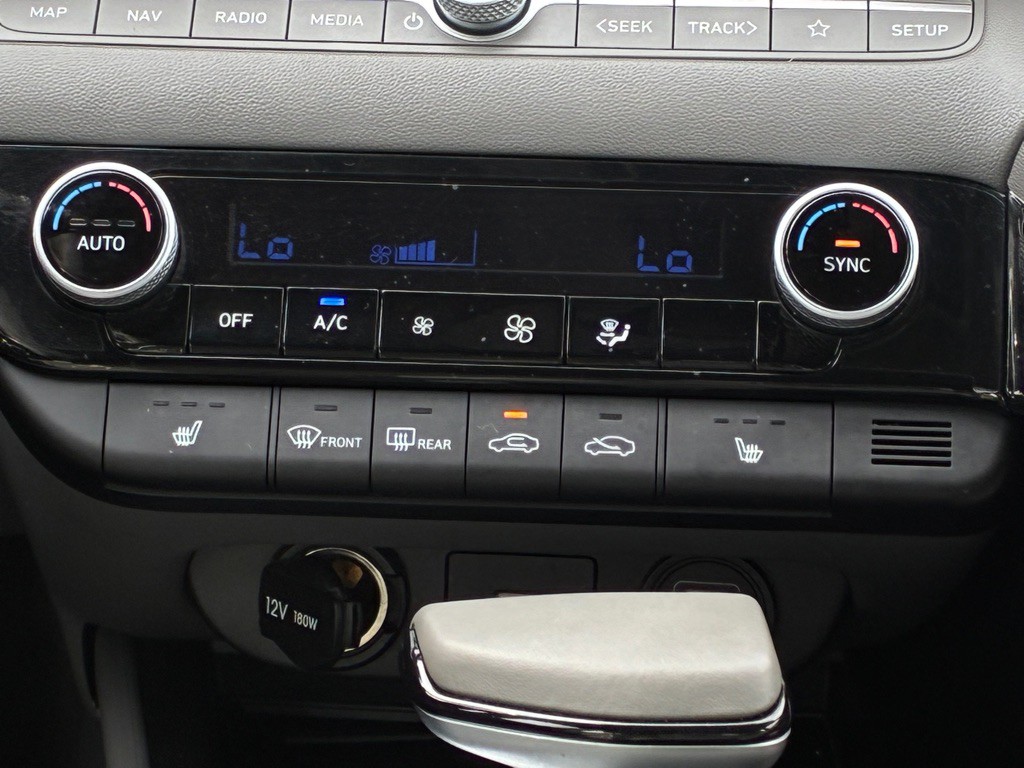 2023 Hyundai Elantra Image 18