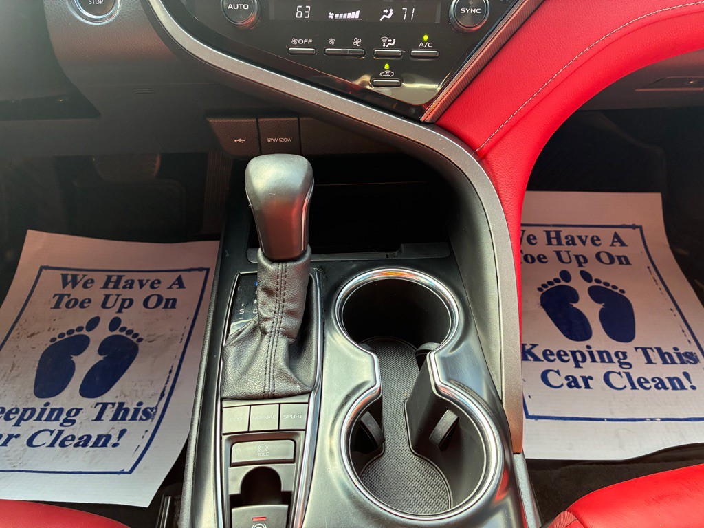 2020 Toyota Camry Image 19