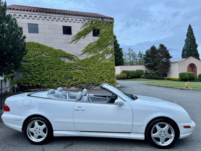 2000 Mercedes-Benz CLK-Class Image 2