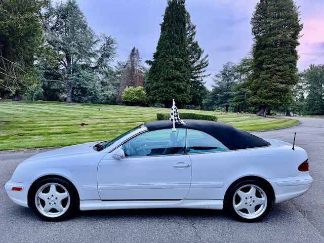 2000 Mercedes-Benz CLK-Class Image 10