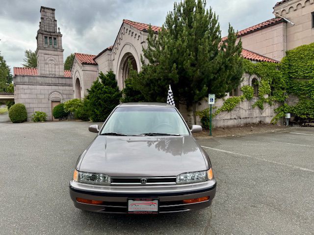 1993 Honda Accord Image 2