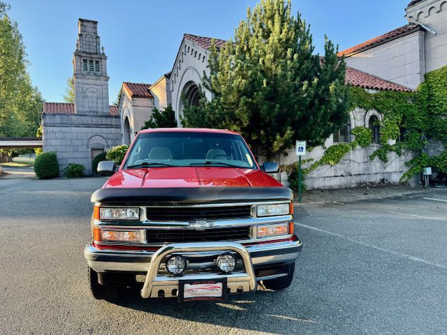1999 Chevrolet Suburban Image 3