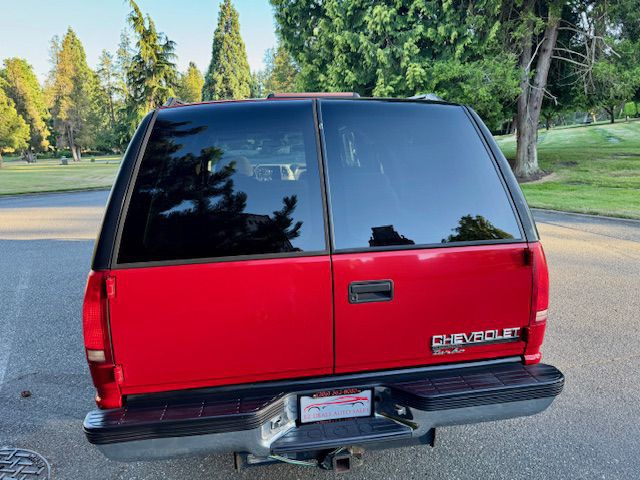 1999 Chevrolet Suburban Image 7
