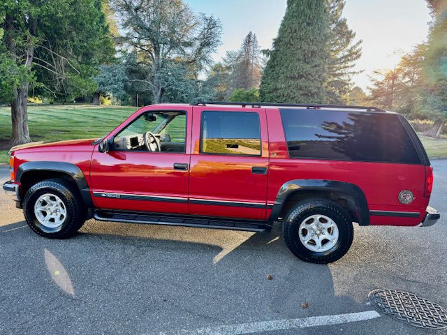 1999 Chevrolet Suburban Image 9