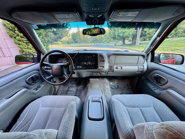 1999 Chevrolet Suburban Image 19