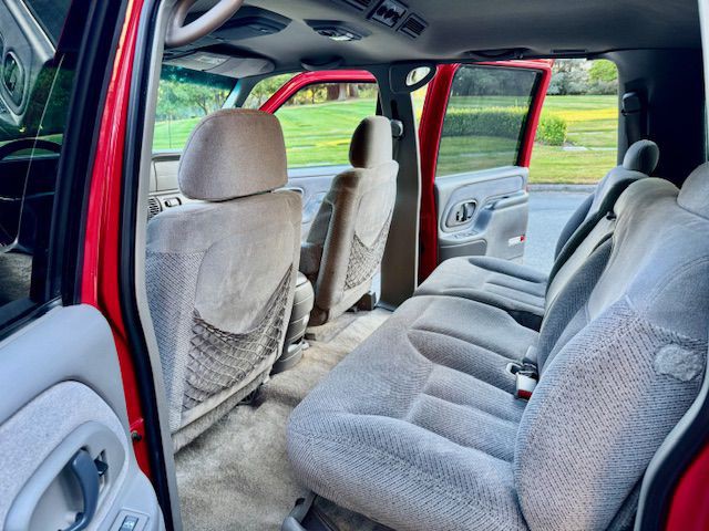1999 Chevrolet Suburban Image 21