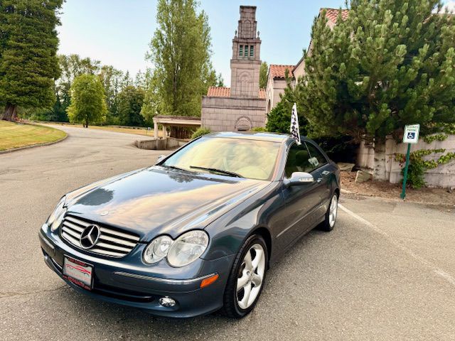 2005 Mercedes-Benz CLK-Class Image 2