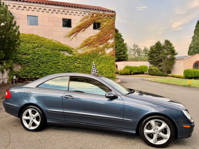 2005 Mercedes-Benz CLK-Class Image 5