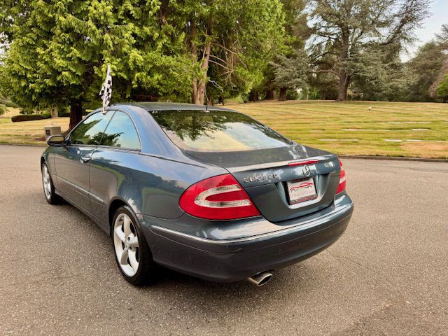 2005 Mercedes-Benz CLK-Class Image 8