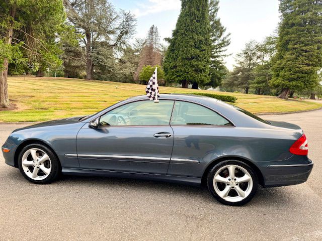 2005 Mercedes-Benz CLK-Class Image 9