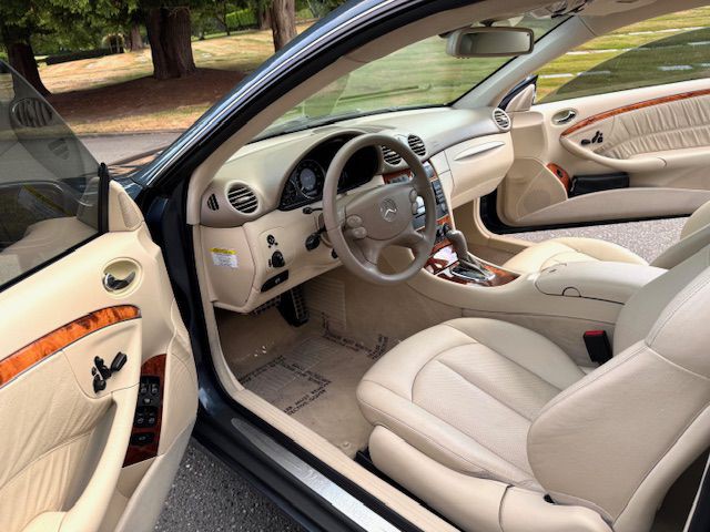 2005 Mercedes-Benz CLK-Class Image 21