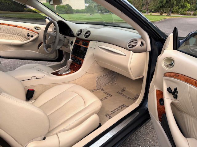 2005 Mercedes-Benz CLK-Class Image 22