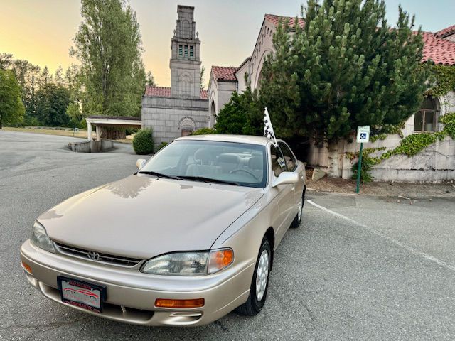 1995 Toyota Camry Image 2