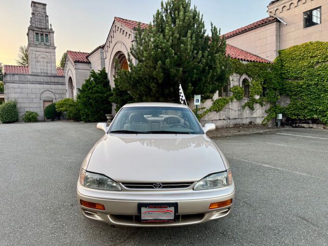 1995 Toyota Camry Image 3