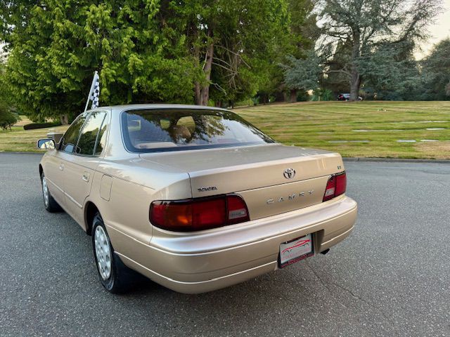 1995 Toyota Camry Image 8