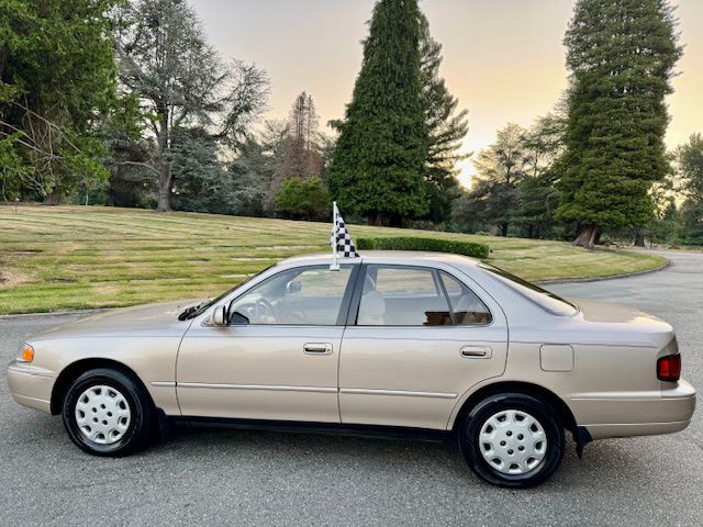 1995 Toyota Camry Image 9
