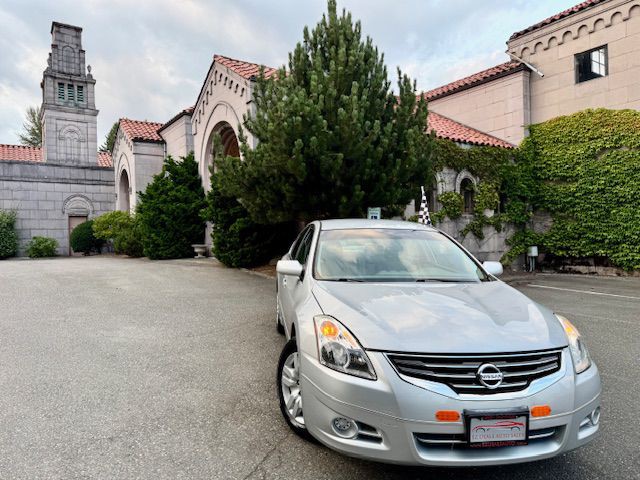 2010 Nissan Altima Image 1