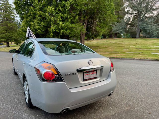 2010 Nissan Altima Image 8